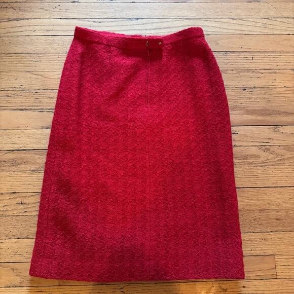 Chanel Vintage Tweed Wool Red Skirt Suit Set FR 40 US 8 Gold Lion Buttons - Picture 15 of 15
